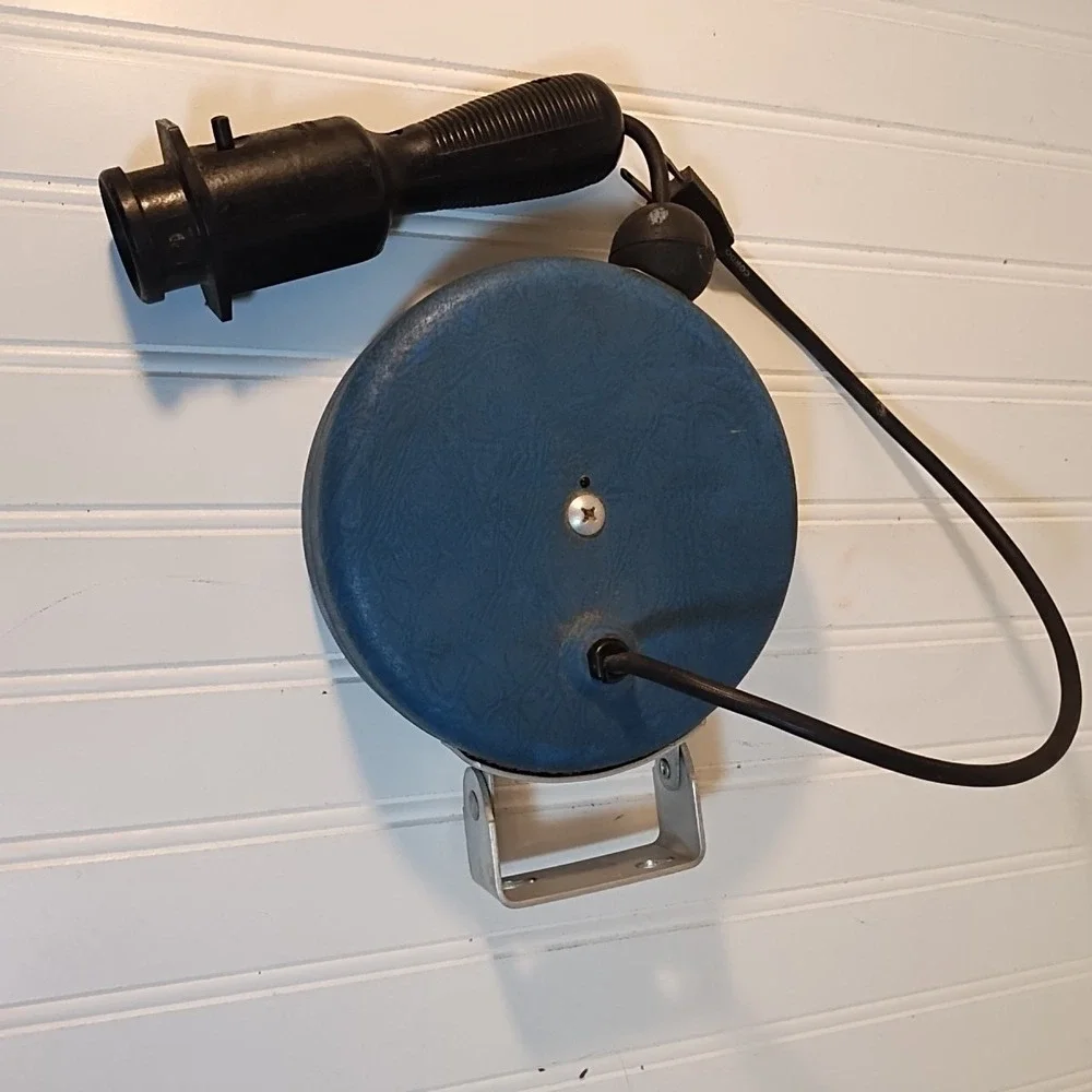 Vintage Cordomatic Model 500 Blue Retractable Trouble Light & 20
